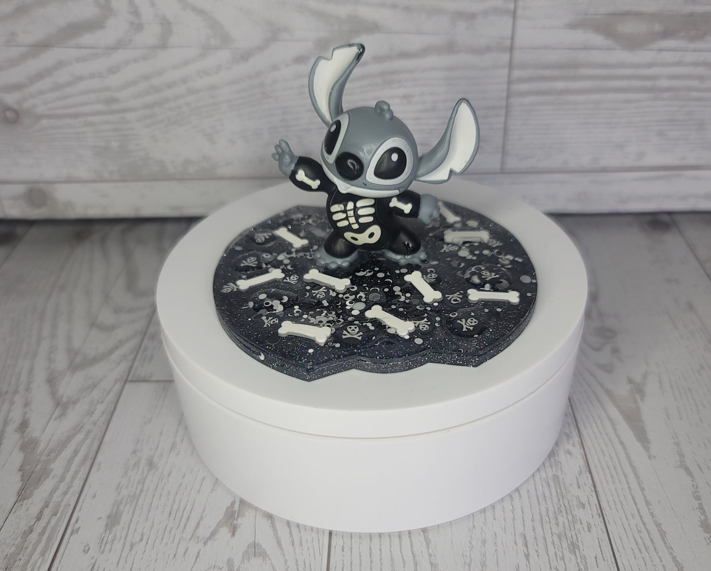 Skeleton Alien Lid Cover