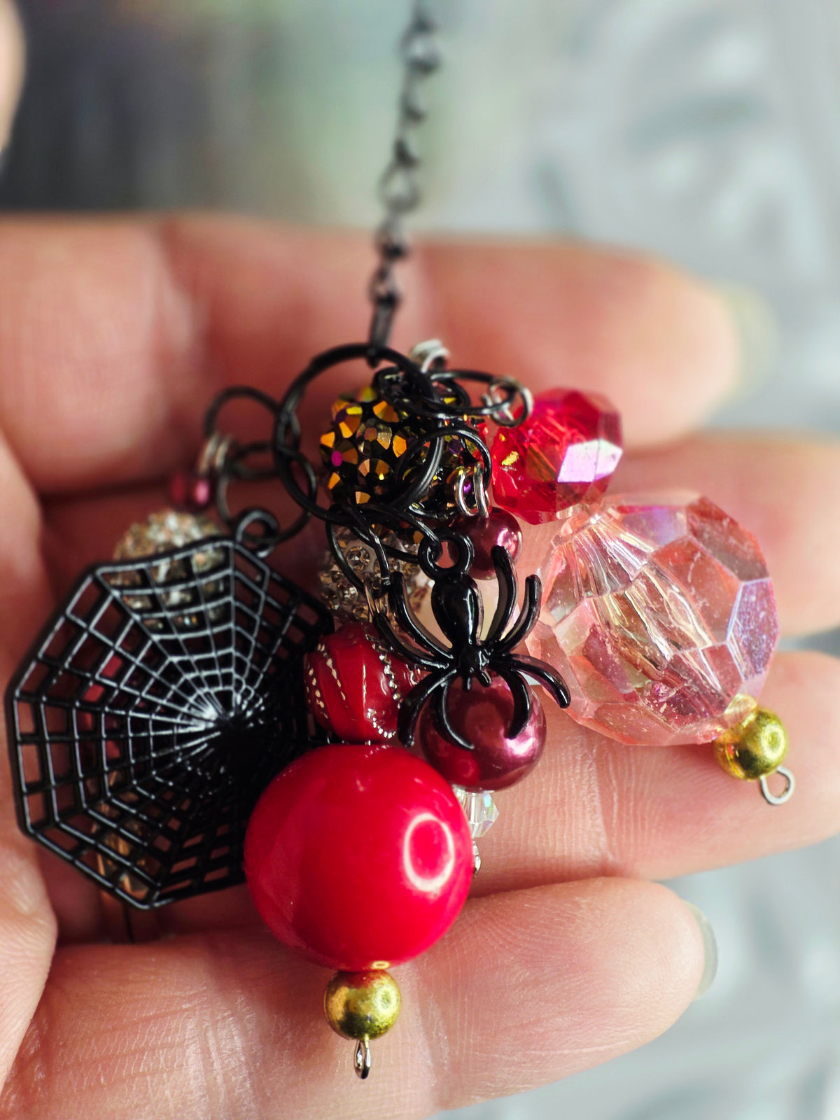 Bordeaux Spider Tumbler Dangle