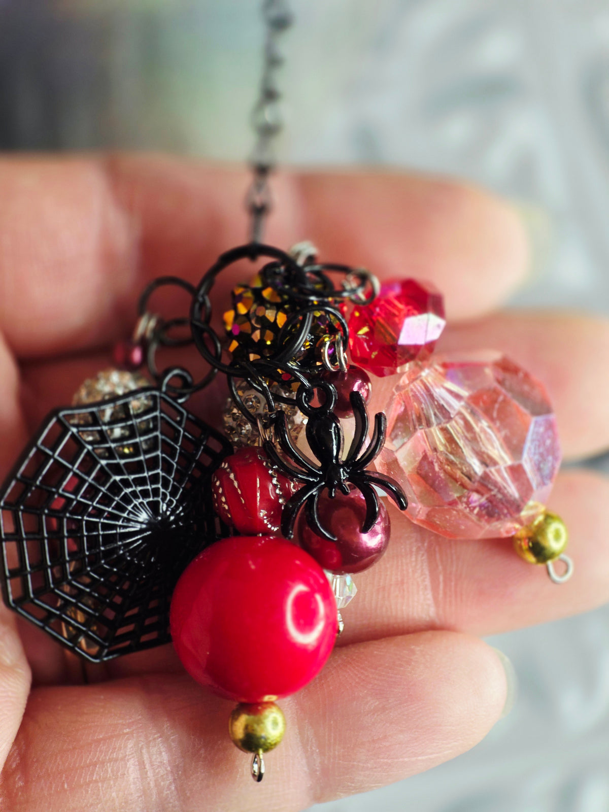 Bordeaux Spider Tumbler Dangle